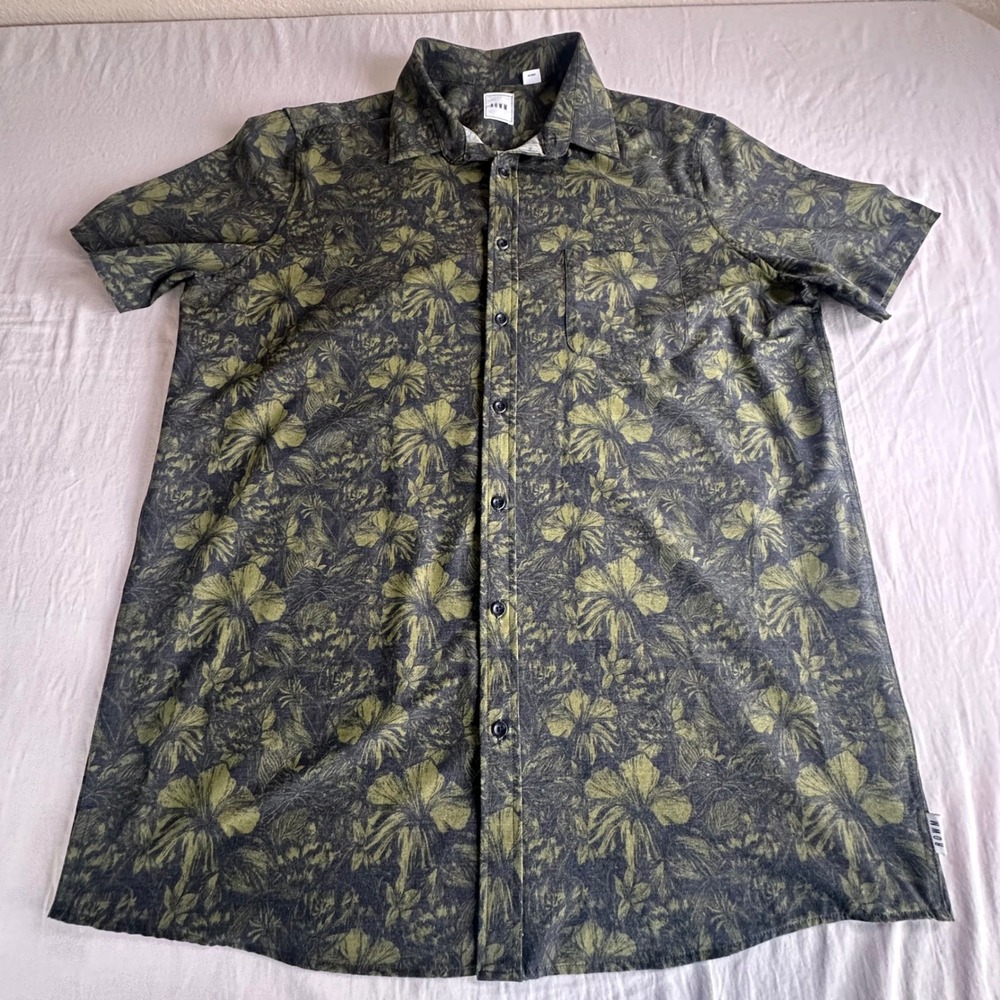ROWM Mens XLT Short Sleeve Button Down Shirt Tropical Floral Hibiscus Green Grey